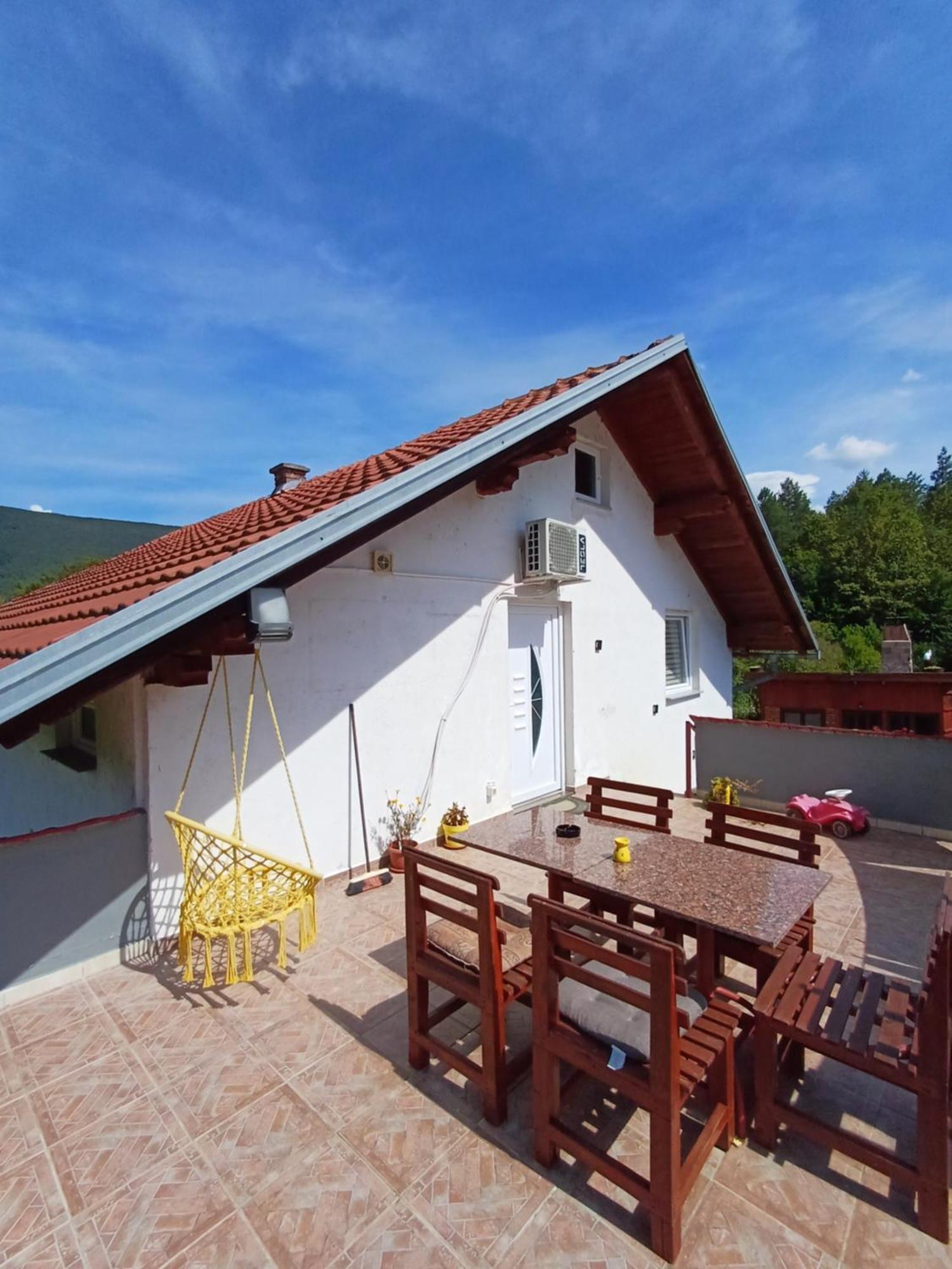 Apartman Denis Una Luzine Exterior foto